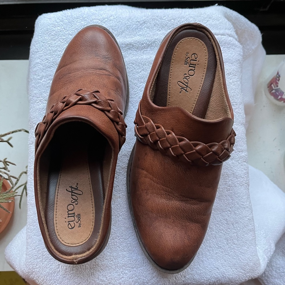 Euro Soft Ailey Brown Clogs sz 6